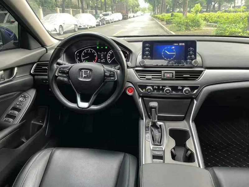 东莞18年本田雅阁6