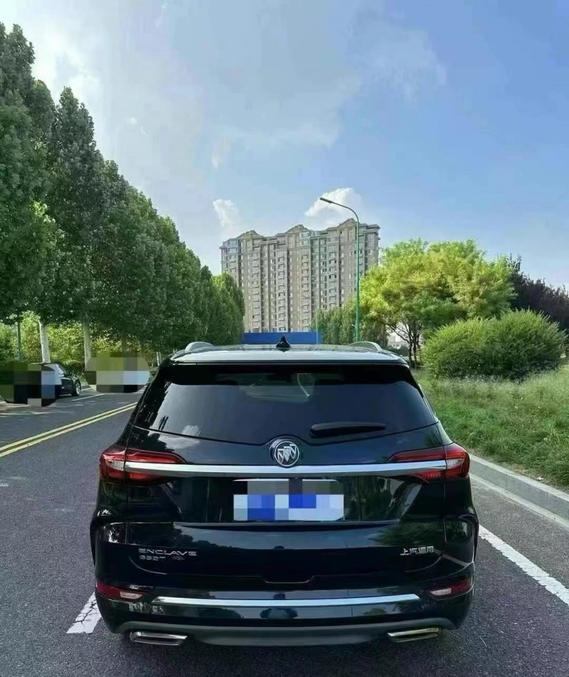 济宁21年别克昂科旗5