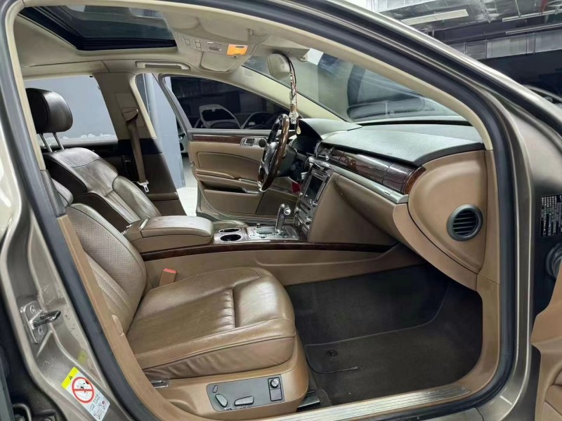 成都13年大众辉腾5