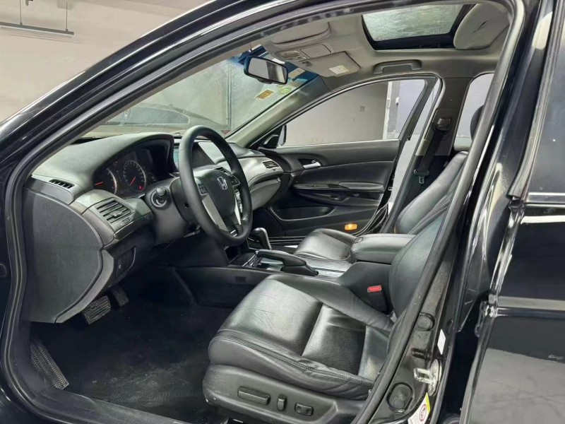 成都13年本田雅阁4