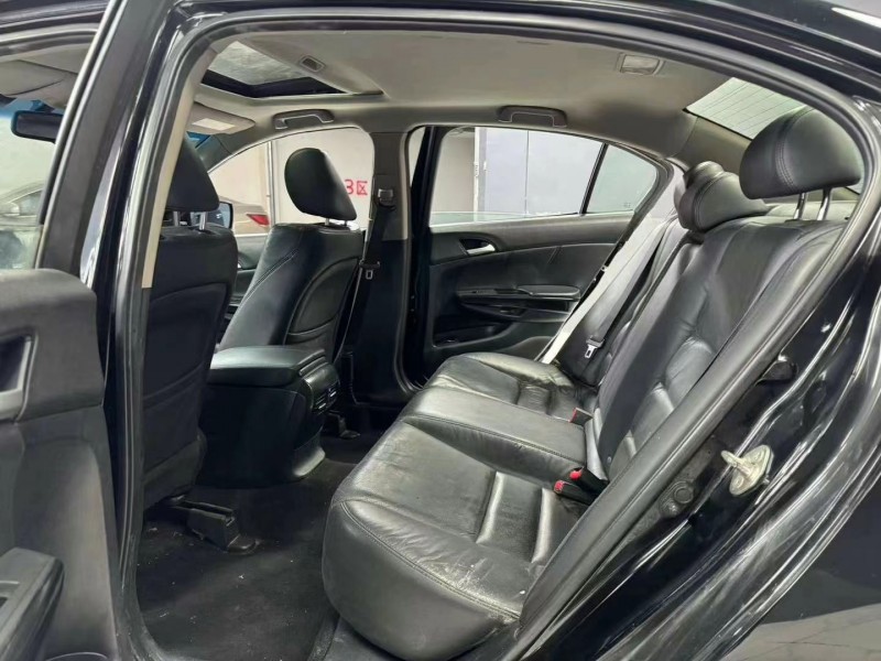 成都13年本田雅阁9