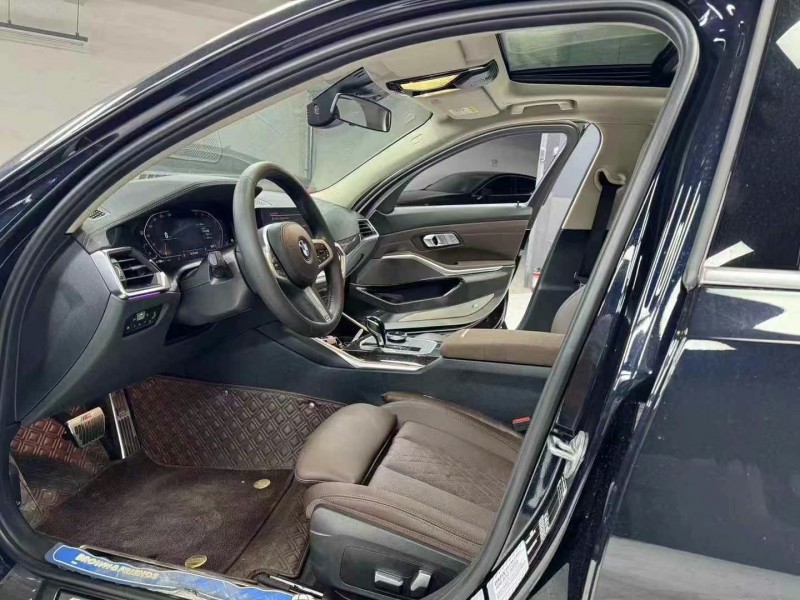 成都22年宝马3系4