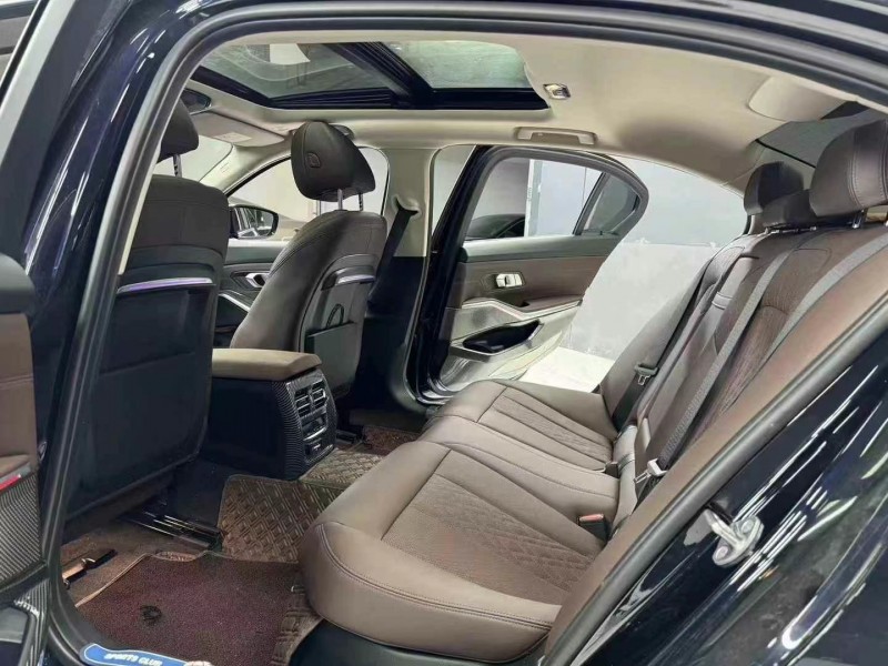 成都22年宝马3系5