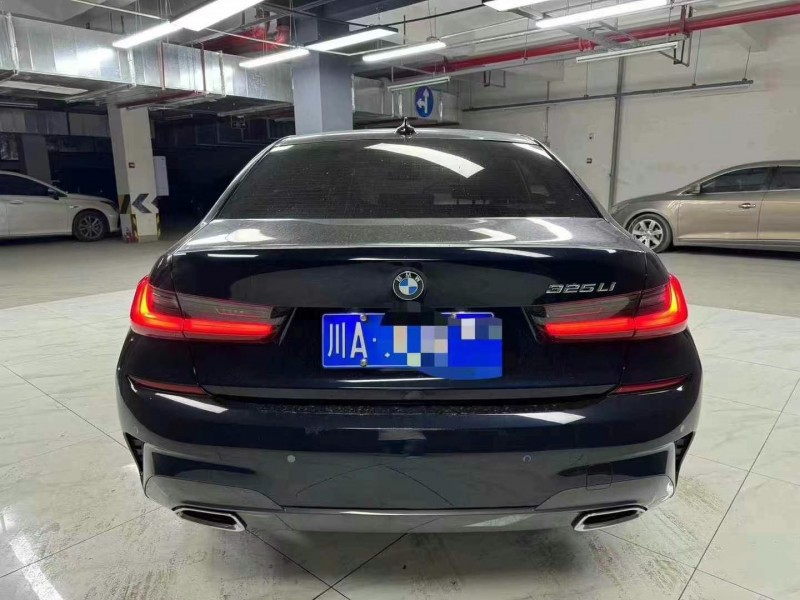 成都22年宝马3系8