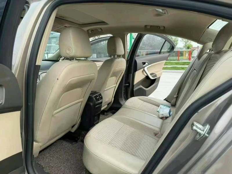 徐州17年别克君威6