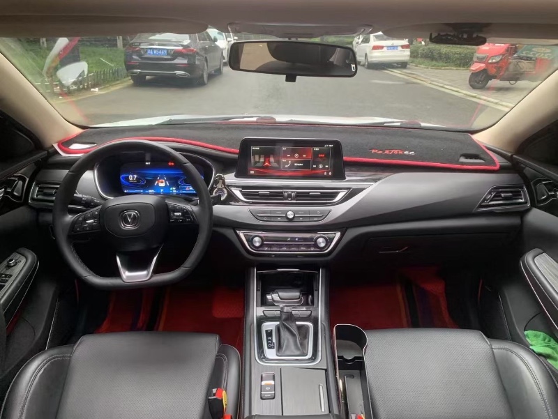 成都20年长安汽车锐程7