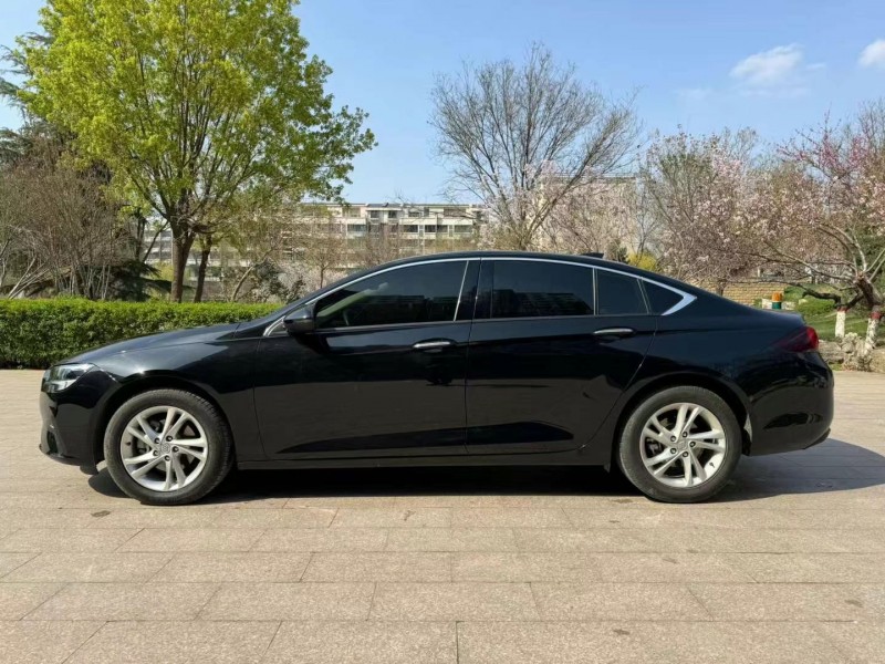 邢台21年别克君威8