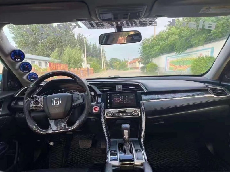 青岛18年本田思域4