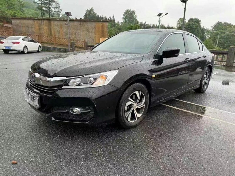 宜春16年本田雅阁2