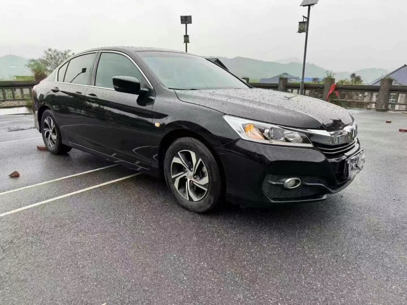 宜春16年本田雅阁3