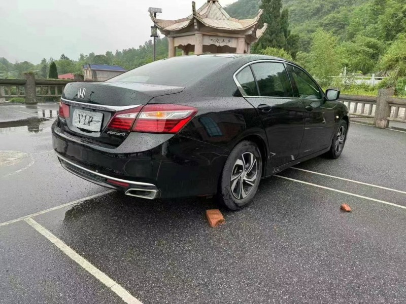 宜春16年本田雅阁4