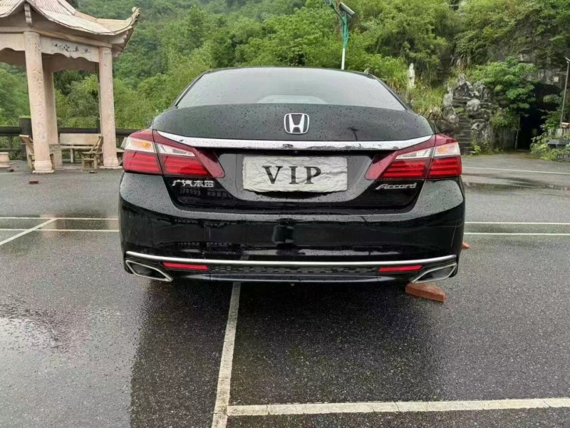 宜春16年本田雅阁9