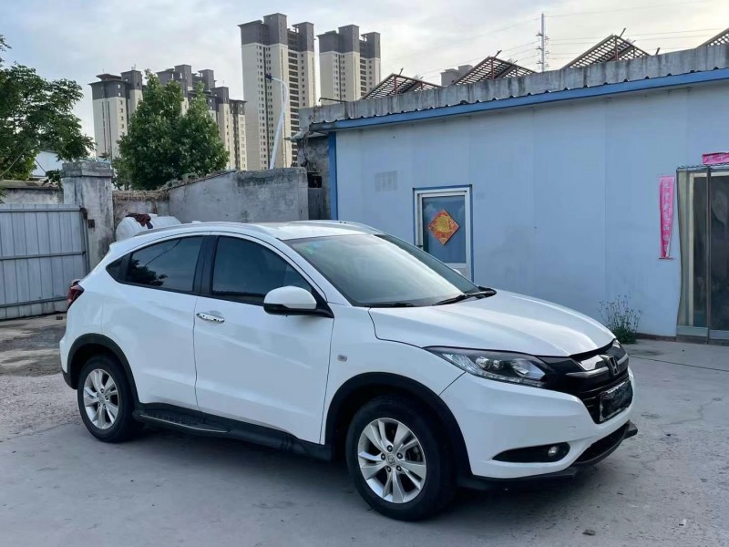 济宁18年本田缤智3