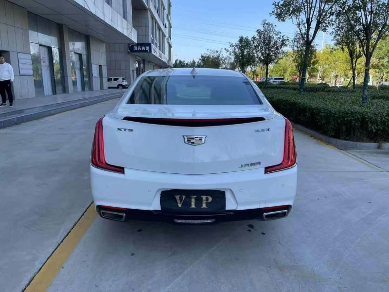 济宁19年凯迪拉克XTS4