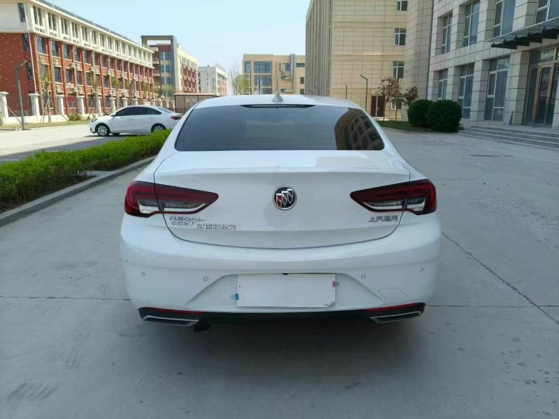 郑州22年别克君威8