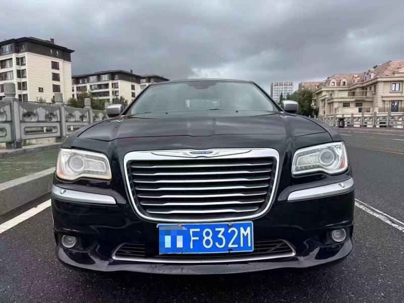 青岛13年克莱斯勒300C1