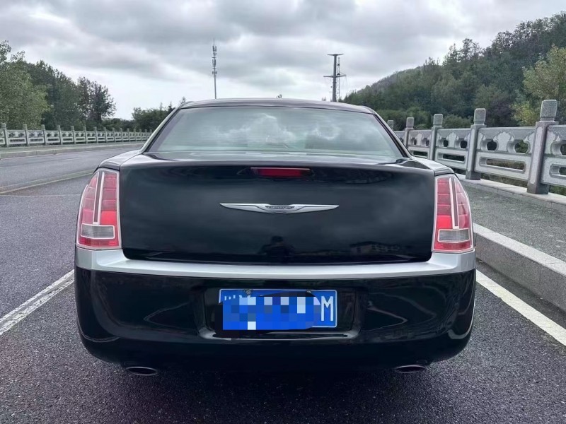 青岛13年克莱斯勒300C4