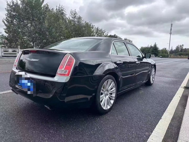 青岛13年克莱斯勒300C6