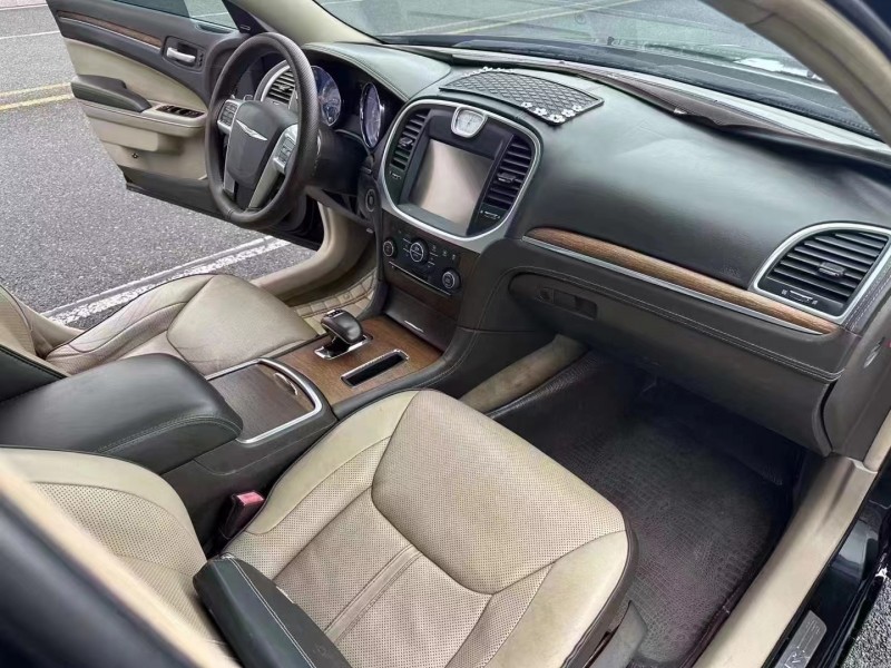 青岛13年克莱斯勒300C7