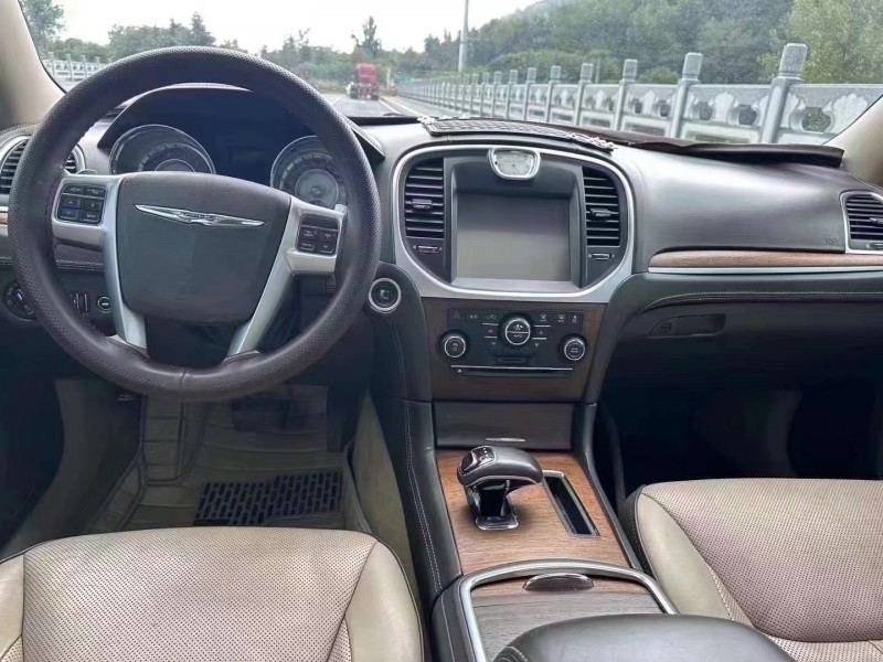 青岛13年克莱斯勒300C9