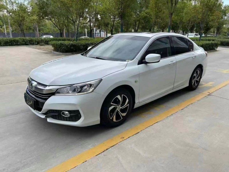 济宁16年本田雅阁2