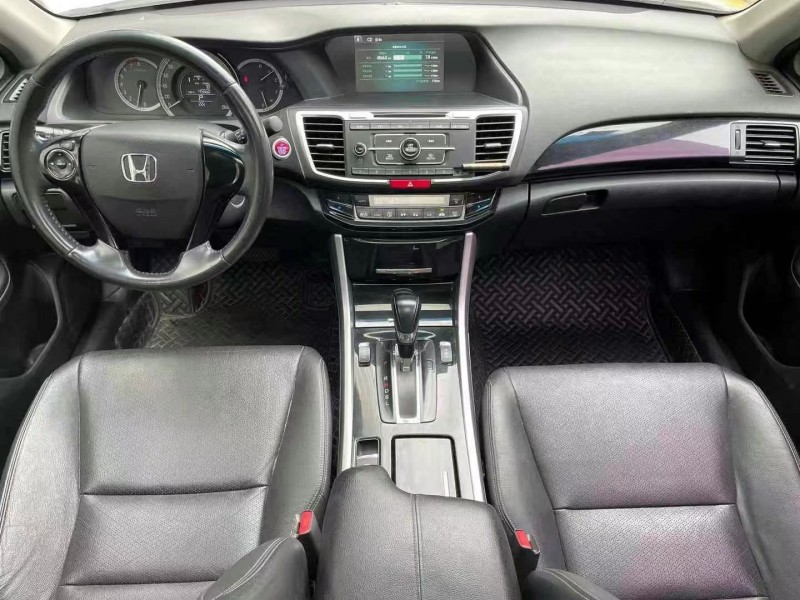 济宁16年本田雅阁4