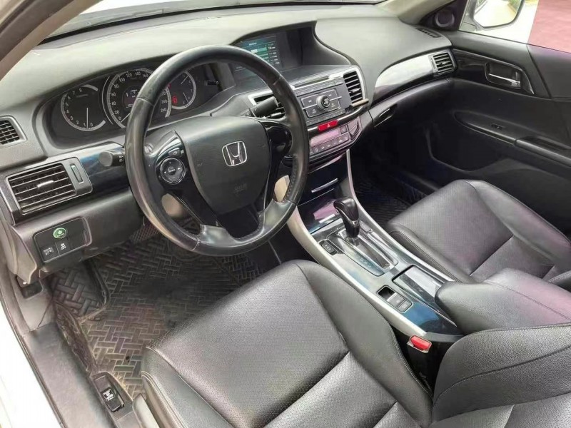 济宁16年本田雅阁5