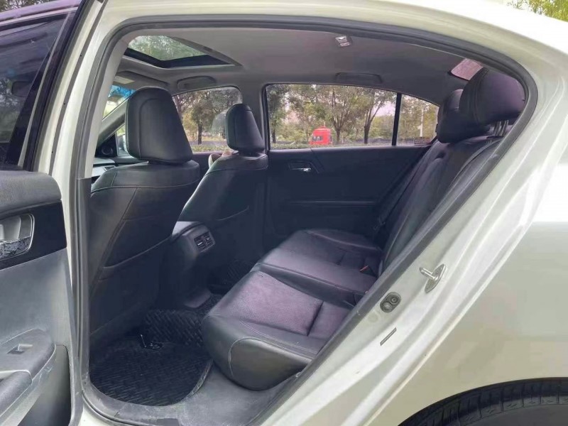 济宁16年本田雅阁6