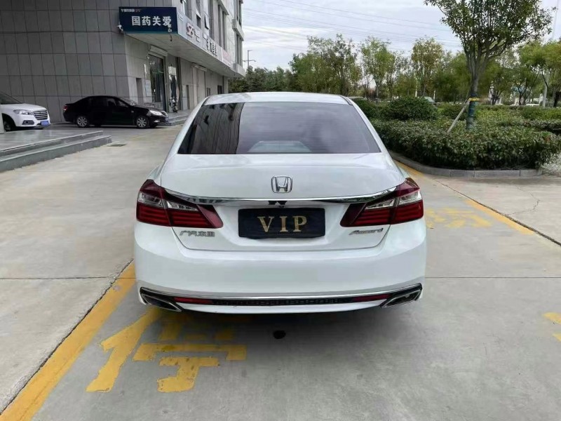 济宁16年本田雅阁9