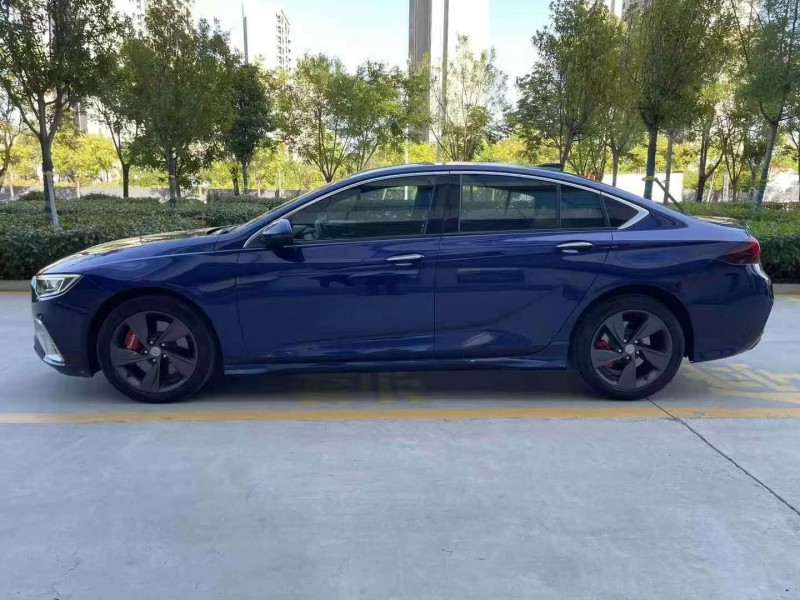 济宁18年别克君威7