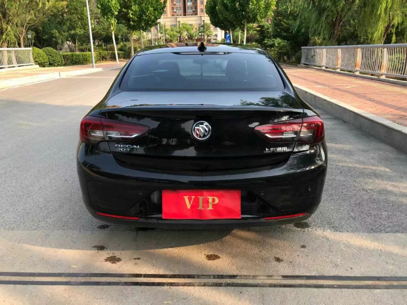 青岛18年别克君威9