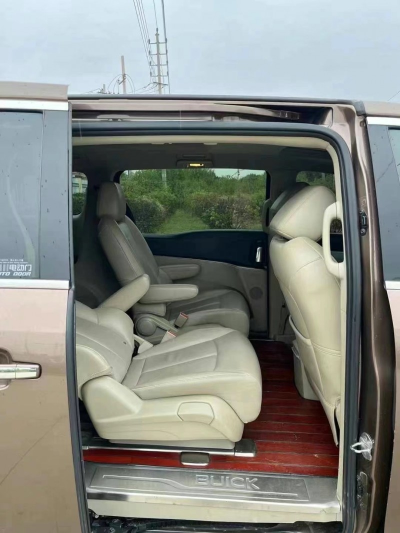 济宁19年别克GL84