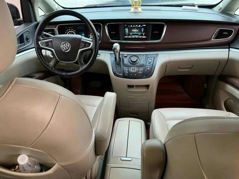 济宁19年别克GL86