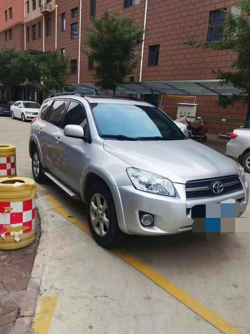 保定11年丰田RAV43