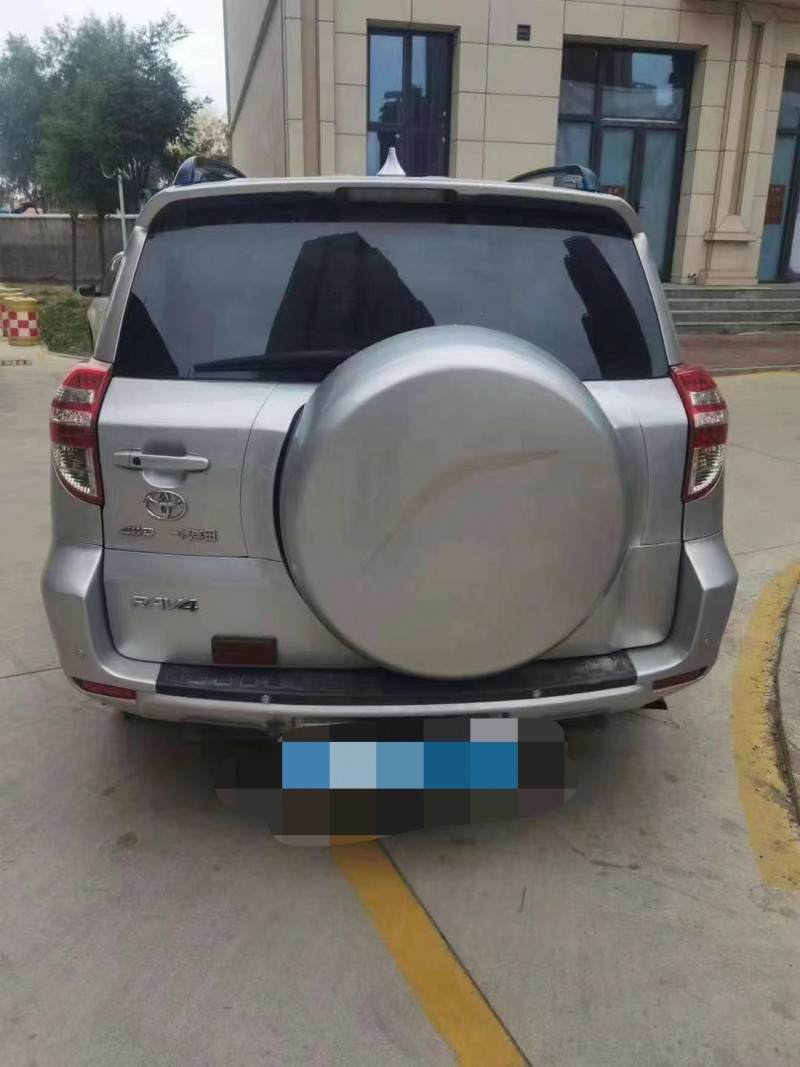 保定11年丰田RAV44