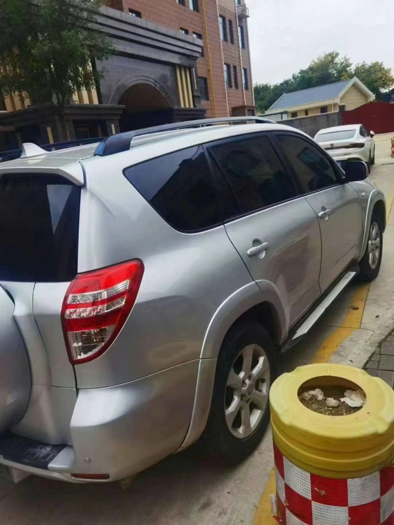 保定11年丰田RAV45