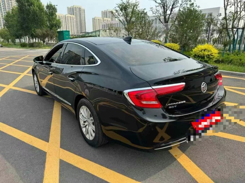 济宁17年别克君越8