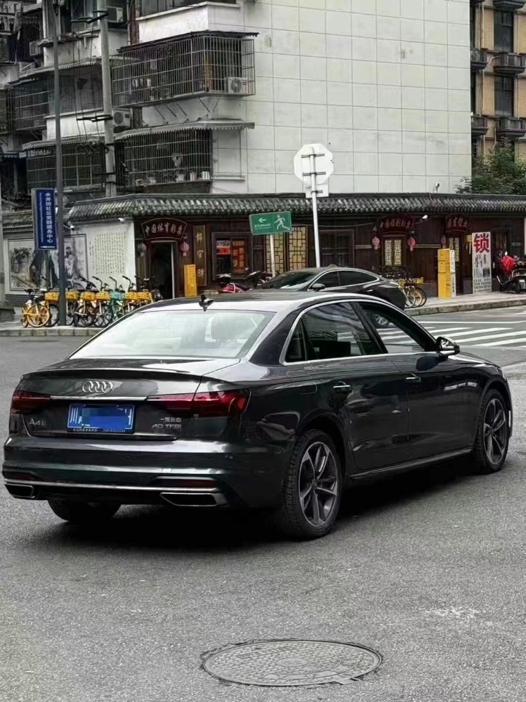 成都21年奥迪A4L3