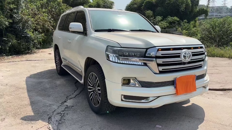 成都19年丰田兰德酷路泽2