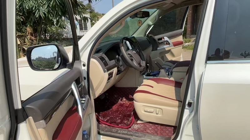 成都19年丰田兰德酷路泽4