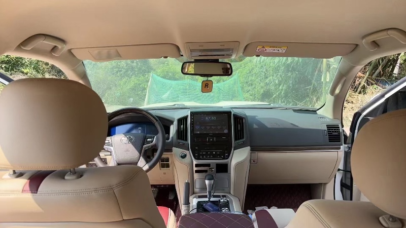 成都19年丰田兰德酷路泽6