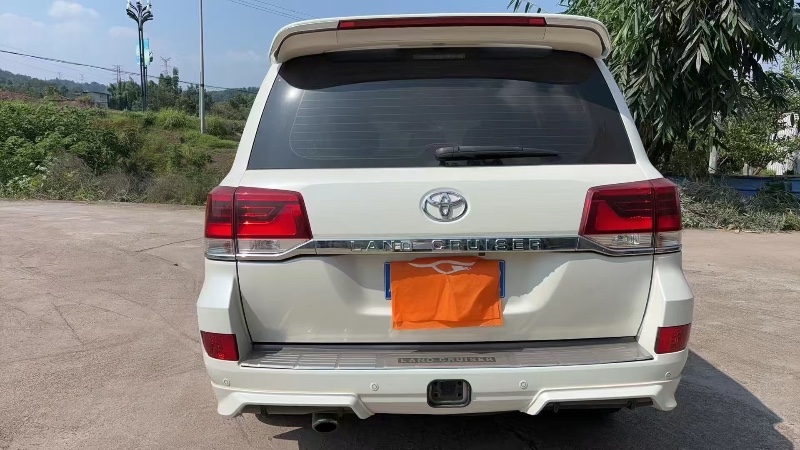 成都19年丰田兰德酷路泽8