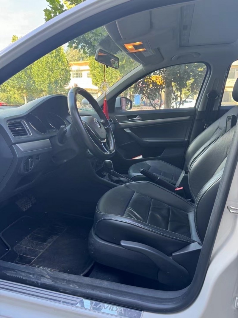 武汉16年大众朗逸8