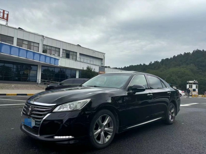 济宁16年丰田皇冠3