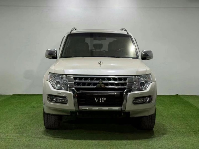 保定19年三菱帕杰罗1