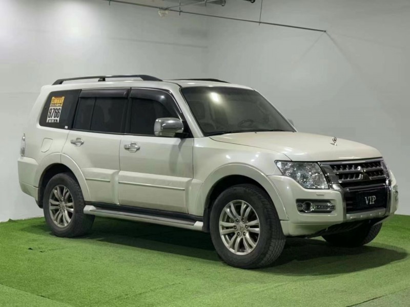 保定19年三菱帕杰罗2