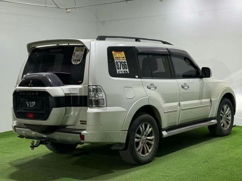 保定19年三菱帕杰罗7