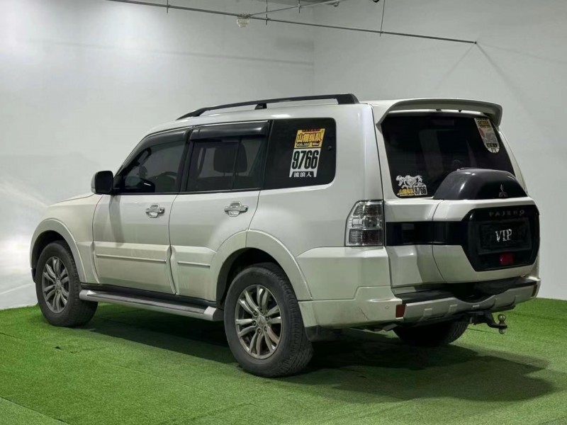 保定19年三菱帕杰罗8