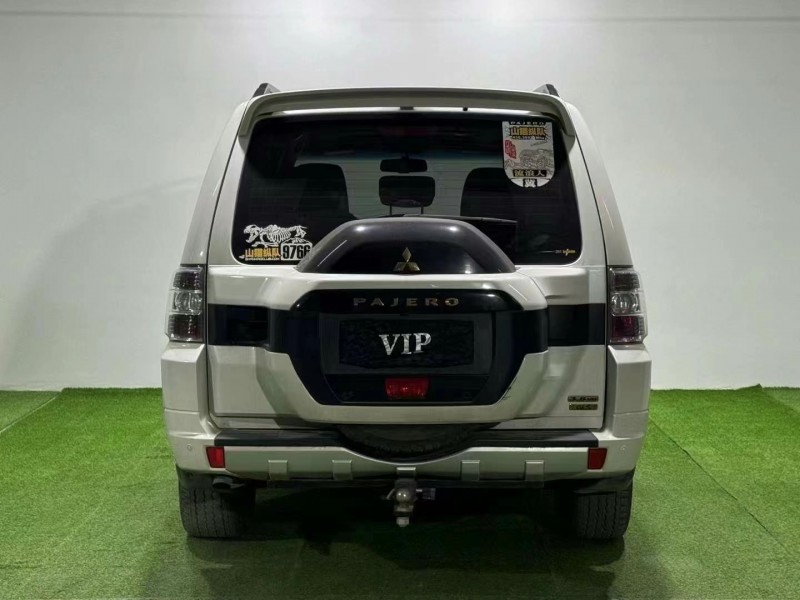 保定19年三菱帕杰罗9