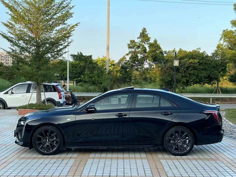 汕頭20年凱迪拉克CT43